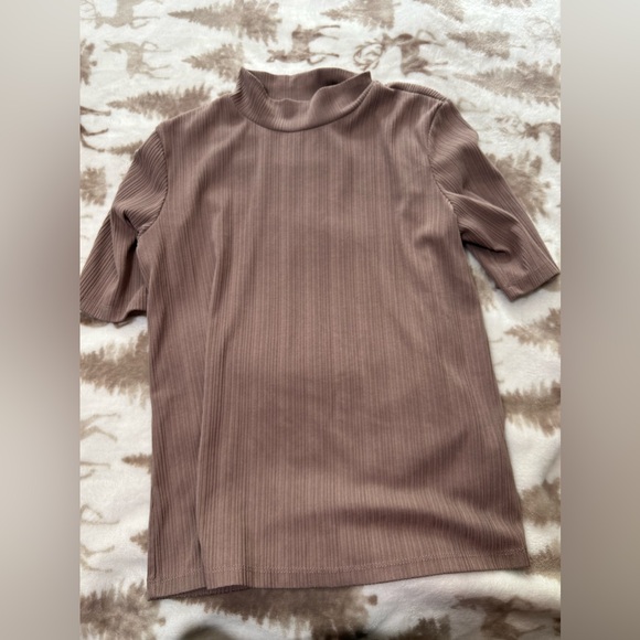 Maurice’s velvety tee - Picture 1 of 2